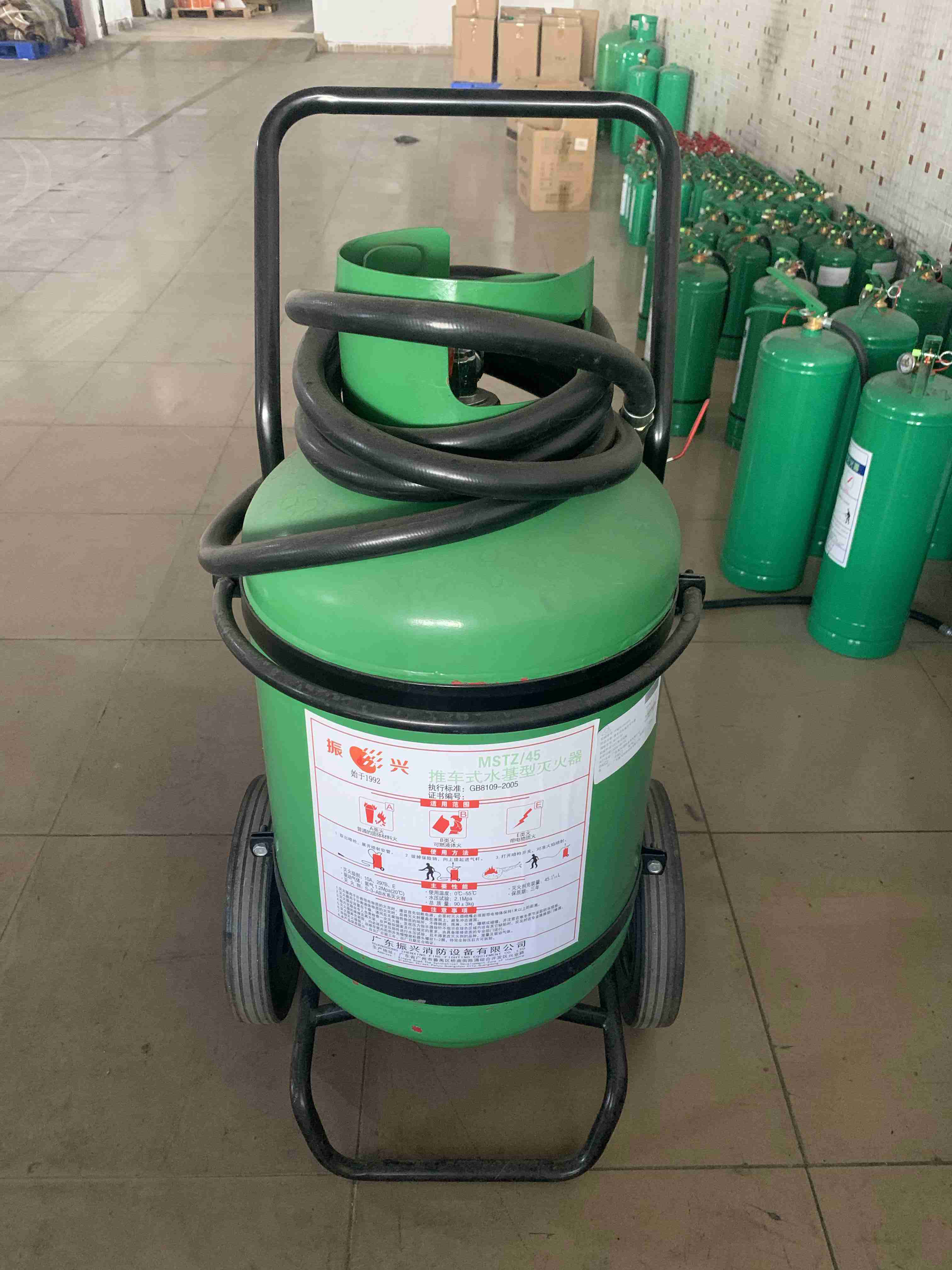 推車泡沫滅火器就是推車水基滅火器？